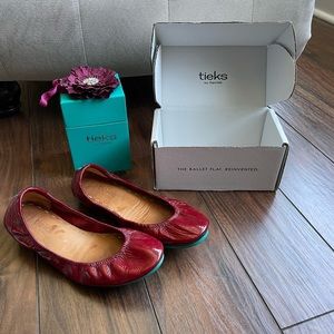 Tieks - Ruby Red Patent - size 8